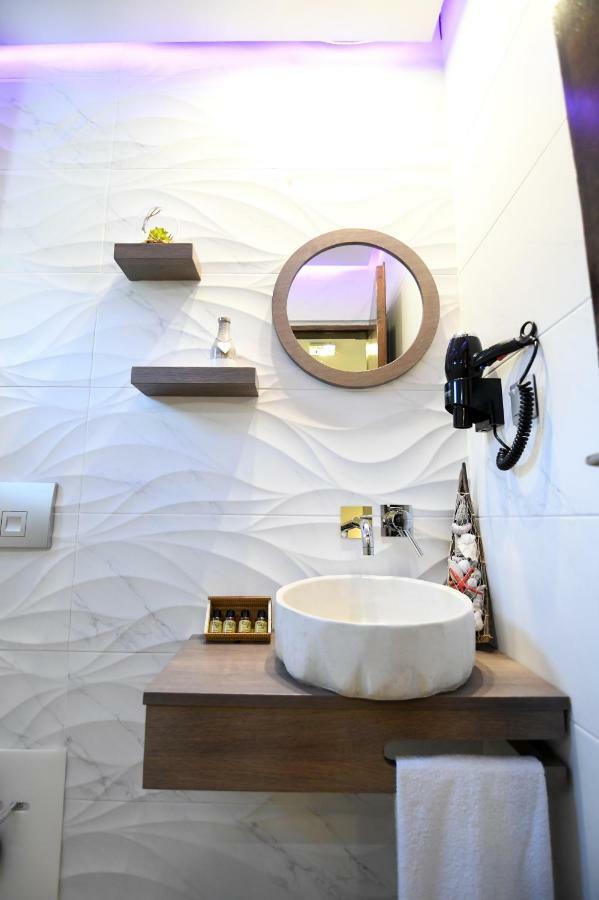 Summer Senses In Apartment